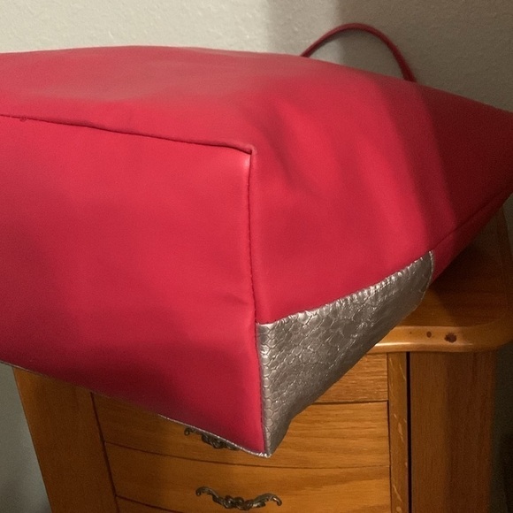 Vince Camuto, large gift tote - Picture 7 of 15